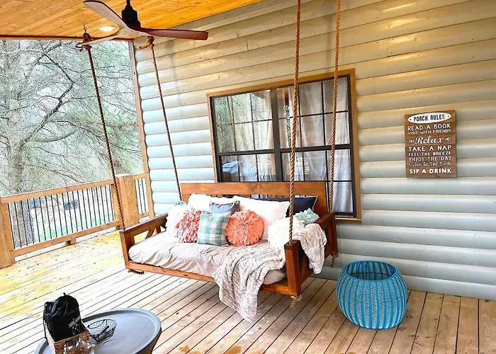 Lofted Pines Fun Family Friendly Cabin