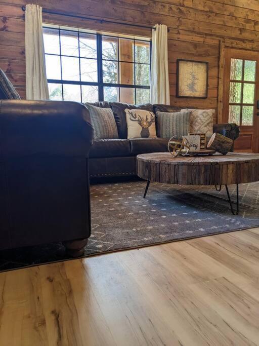 Lofted Pines Fun Family Friendly Hébergement de vacances Broken Bow